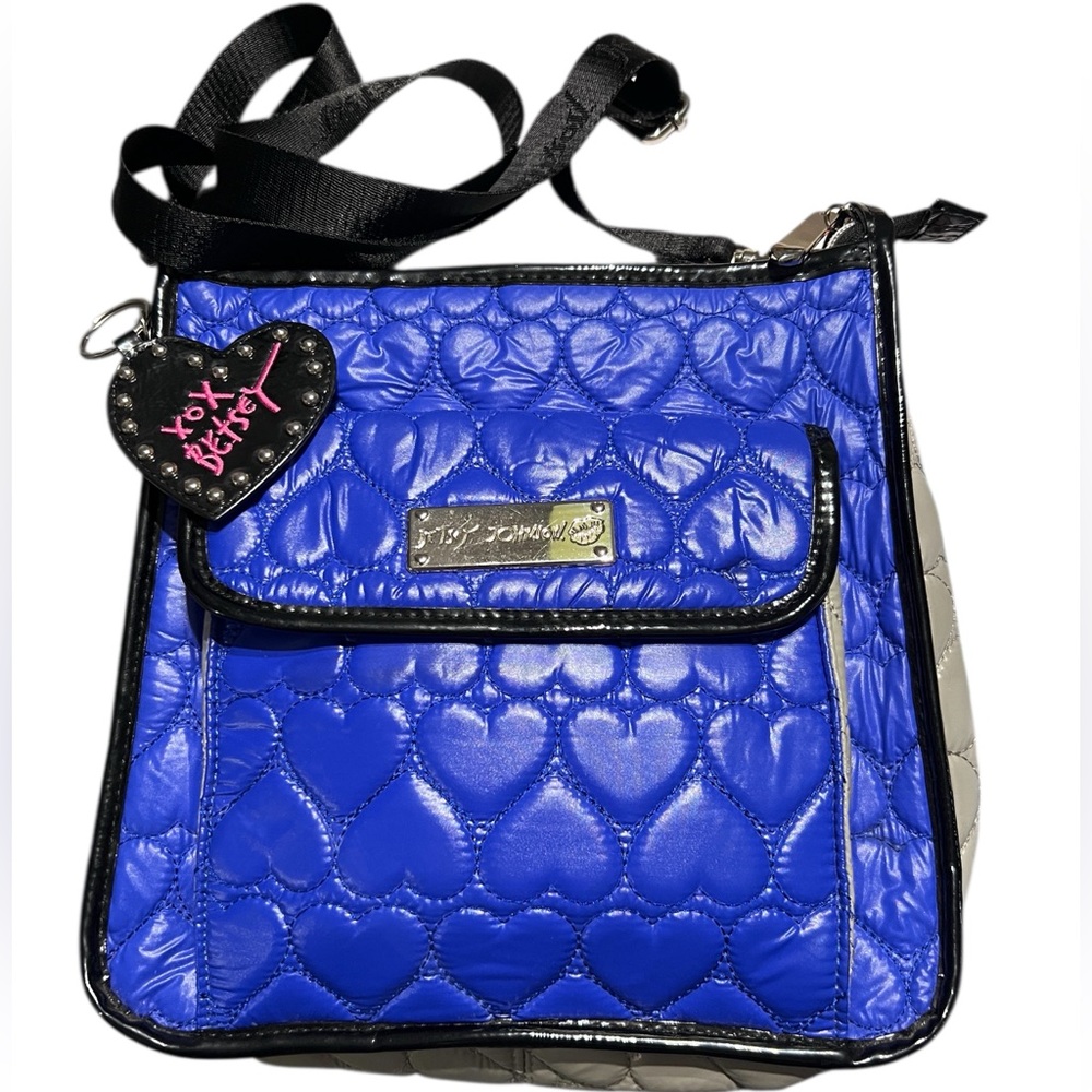 Betsey Johnson Vibrant Blue Quilted Heart Crossbody Bag adjustable - Picture 2 of 7